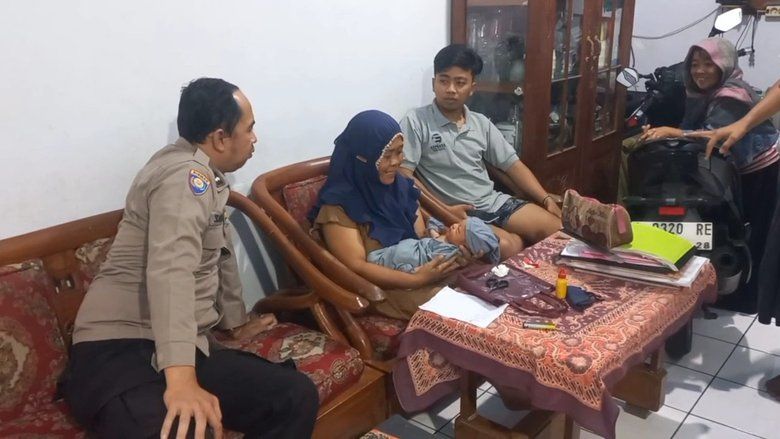 ‎Bayi Menangis Ditemukan Terbungkus Plastik di Pinggir Jalur Bromo Probolinggo, Diduga Dibuang