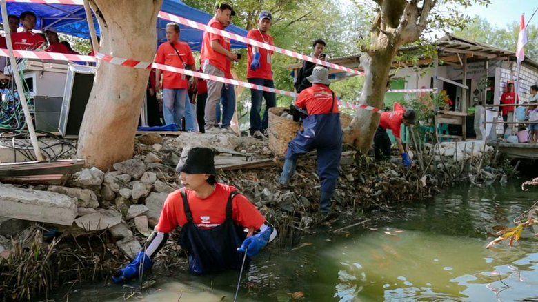 Sambut HUT RI, Warga Banyutami Gresik Gotong Royong Benahi Kampung