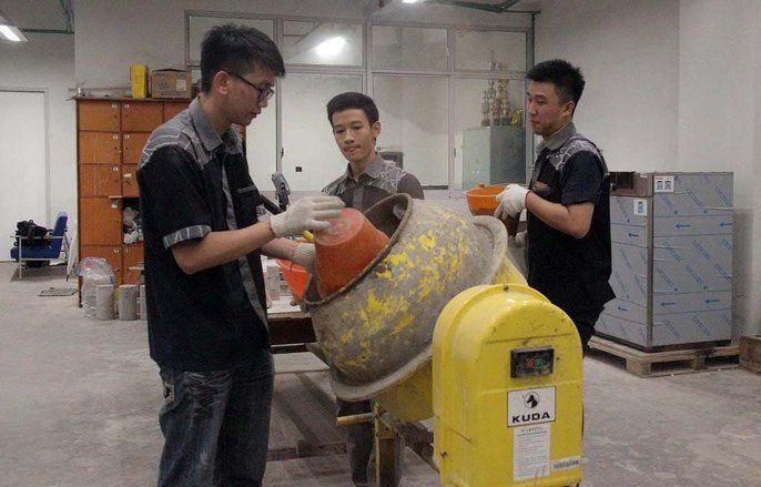 Mahasiswa UK Petra Bikin Beton dengan Minim Semen