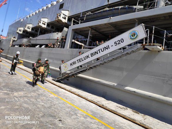Usai Satgas Pamtas RI-PNG, 450 Prajurit Diangkut KRI Bintuni