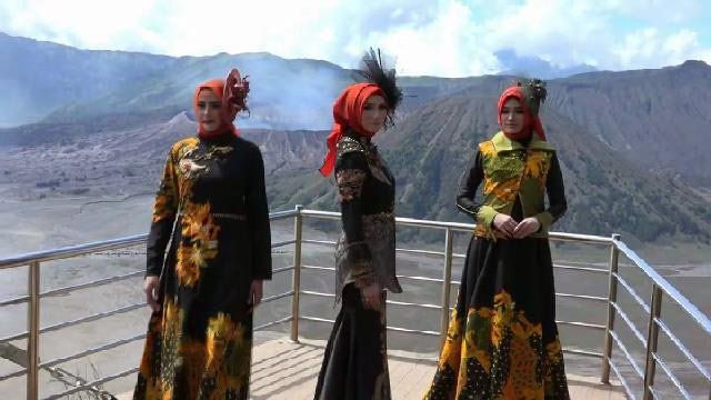 Ketika Batik dan Alam Pegunungan Bromo Berpadu
