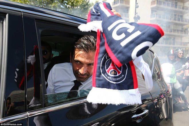 Buffon Inginkan Trofi Liga Champions Bersama PSG