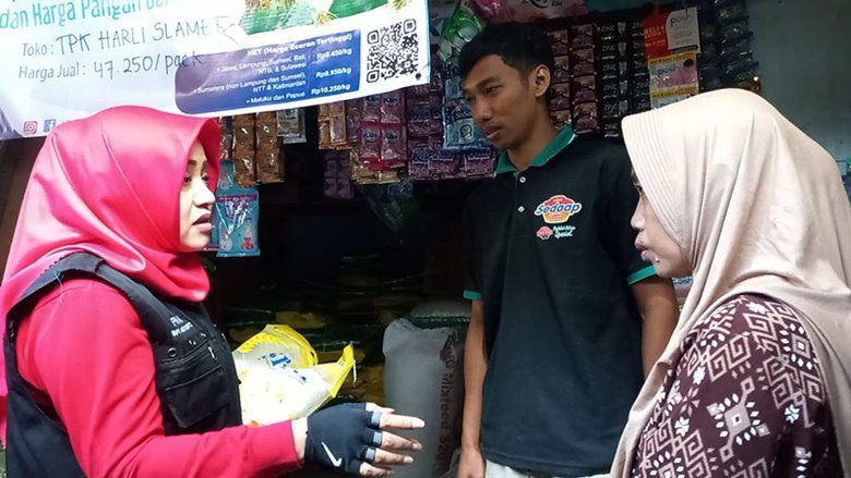 Bupati Mojokerto Meninjau Pendistribusian Beras Bulog di Pasar Mojosari