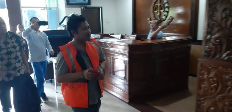 Korupsi, Kasi Perum Bulog Surabaya Ditangkap