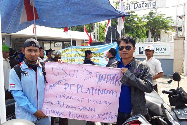 Tuntut Hak, Buruh PT Platinum Demo Perusahaan