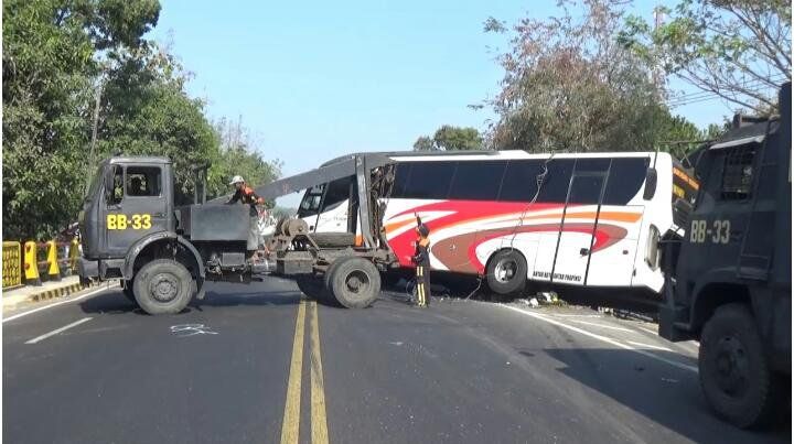 Pelajar SMP Madiun Tewas Ditabrak Bus Mira saat Berangkat Sekolah