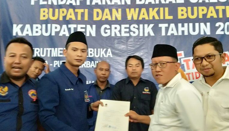 Buruh Gresik Kembalikan Formulir Calon Wabup Gresik
