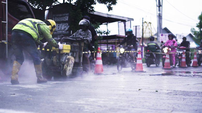 SIG Uji Coba Rekonstruksi <em>SpeedCrete</em>, Cor Jalan Beton Cepat Kering