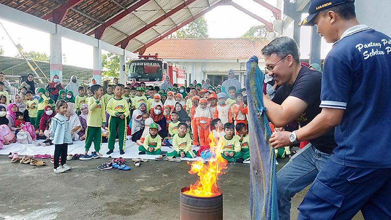 Pentingnya Antisipasi Kebakaran, Damkarla Gresik Beri Edukasi ke TK Aisyiyah 42