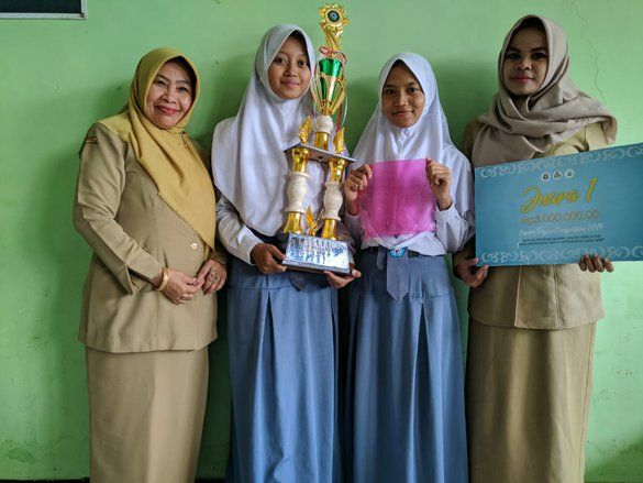 Pelajar Ponorogo Ciptakan Plastik dari Buah Naga yang Bisa Dikonsumsi