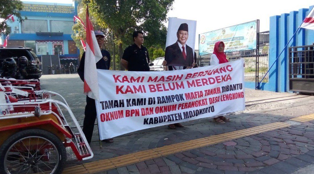 Persoalkan Balik Nama Tanah, Warga Datangi BPN Mojokerto