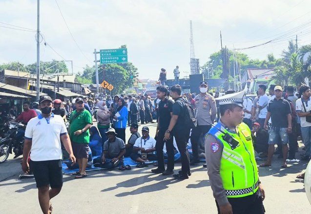 Upah Menunggak Tiga Bulan, Buruh PT Pakerin Mojokerto Gelar Aksi Demo