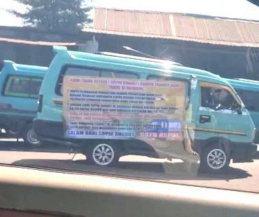 Sopir Angkot Demo di Kantor Dishub Jatim, Jalur Sepanjang – Bunderan Waru Macet