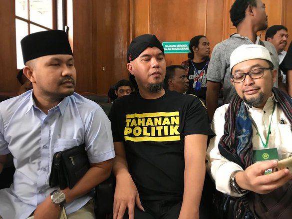 Ini Beberapa Kaus yang Dikenakan Ahmad Dhani 