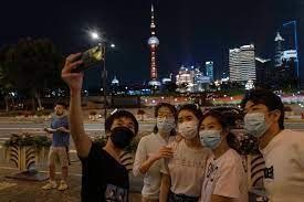 Warga Shanghai Bebas dari Lockdown Covid-19
