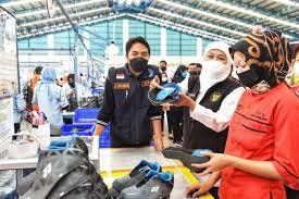 Lagi, Khofifah Lepas Produk Olahraga dari Madiun ke Pasar Ekspor