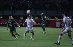 Hasil Imbang Persebaya - Persib Dinilai Untungkan Bali United
