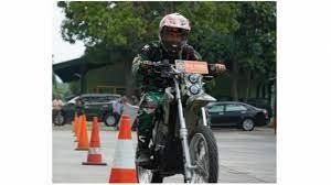 Kemhan Serahkan Sertifikat Pembuatan Motor Listrik Militer