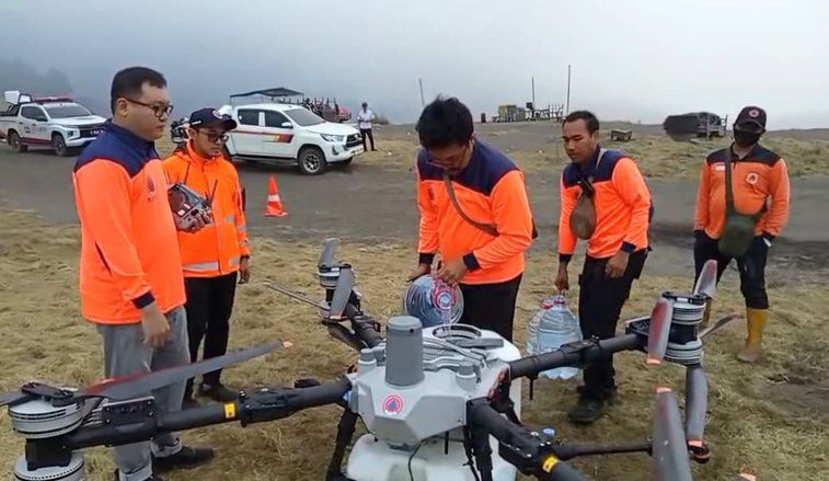 Padamkan Karhutla Bromo, BPBD Jatim Terjunkan Drone Water Spray