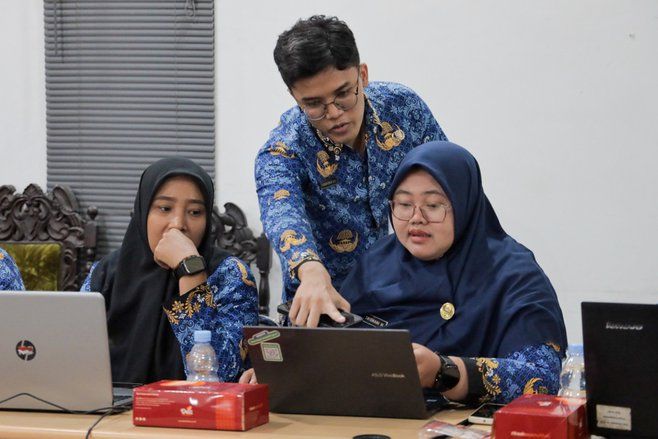 Disperdagin Kota Kediri Bekali ASN Keterampilan Pemanfaatan AI