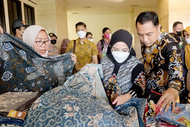  

Pameran Batik UMKM di One East Penthouse & Residence, Ini Kata Walkot Eri Cahyadi