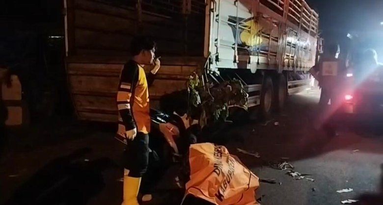 Berkendara Sambil Main Ponsel, Pemotor di Mojokerto Meregang Nyawa