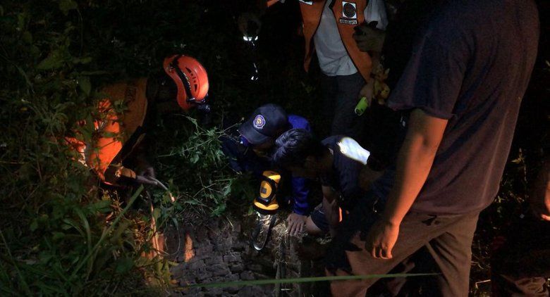 Dua Jam Tercebur Sumur, Seekor Kambing Berhasil Diselamatkan