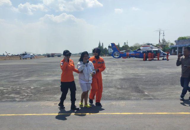 Evakuasi Dramatis Korban Selamat KM Virgo Transport 8 dengan Helikopter