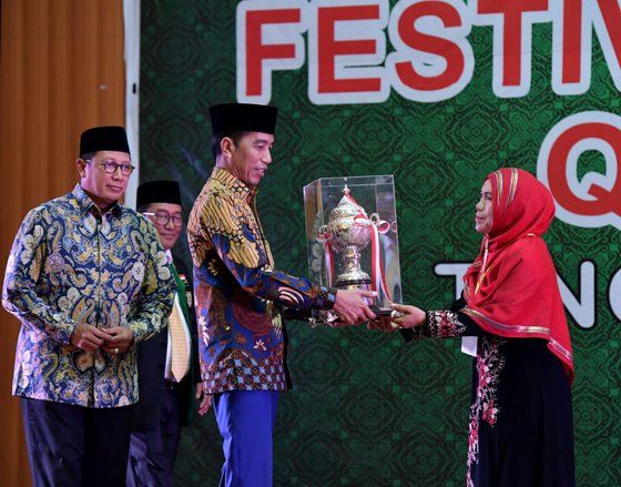 Tutup Festival Qasidah, Jokowi Nyanyikan 'Deen Assalam'-nya Nissa Sabyan