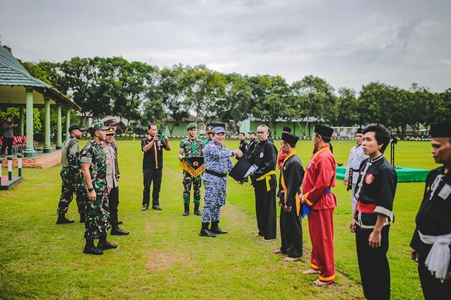 Bersama Yonif Raider 509, Bupati Jember Genjot Pembentukan Pesilat Jadi Kader Bela Negara