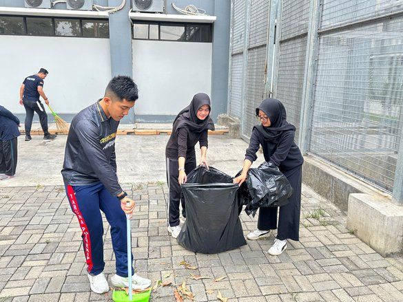 Rutan Kelas I Surabaya Gelar Kerja Bakti Bareng Warga Binaan Sambut HUT Ke-81 RI