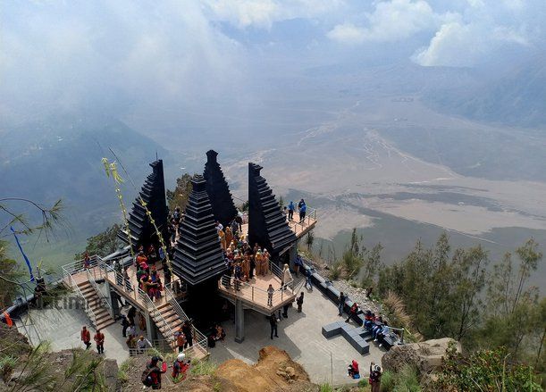 Tantangan Menuju Puncak Tembok Raksasa Seruni Point