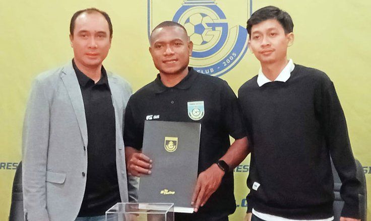Mantan Wing Back Persebaya "Faso" Resmi Gabung Gresik United
