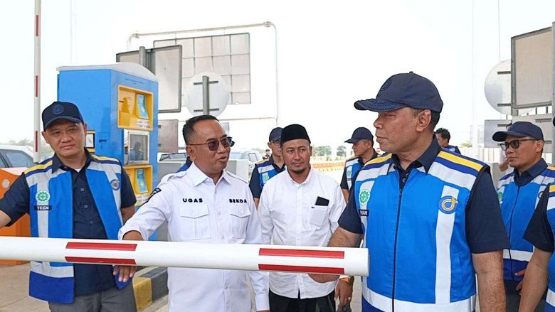 Hari Pertama Dibuka, Tol Prosiwangi Segmen Gending-Paiton Dipadati Kendaraan