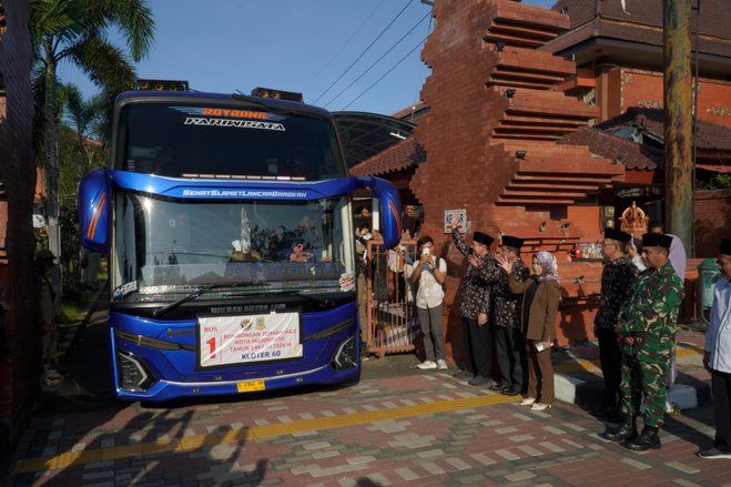 Penuh Haru, 224 Jemaah Haji Kota Mojokerto Resmi Berangkat ke Tanah Suci