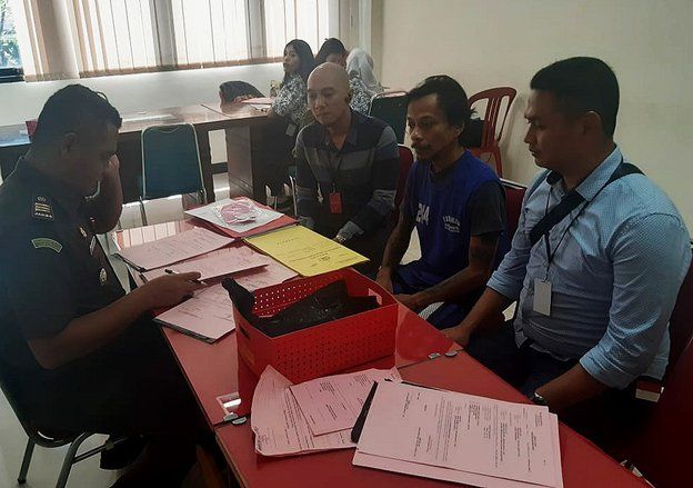 Anggota Grup Musik Boomerang Jalani Tahap Dua di Kejari Surabaya