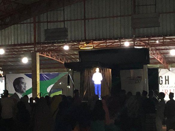 Jokowi-Ma&#39;ruf Amin Gunakan Hologram untuk Blusukan