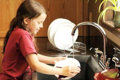 Redakan Stres Bisa Dilakukan dengan Mencuci Piring