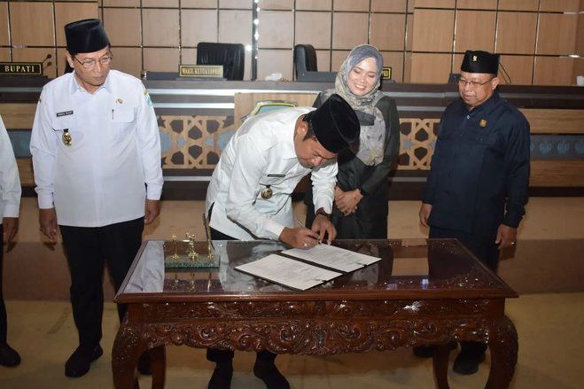 &nbsp;Sembilan Raperda Disetujui Dalam Rapat Paripurna DPRD Lamongan