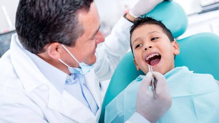 Kapan Sebaiknya Ajak Anak ke Dokter Gigi?