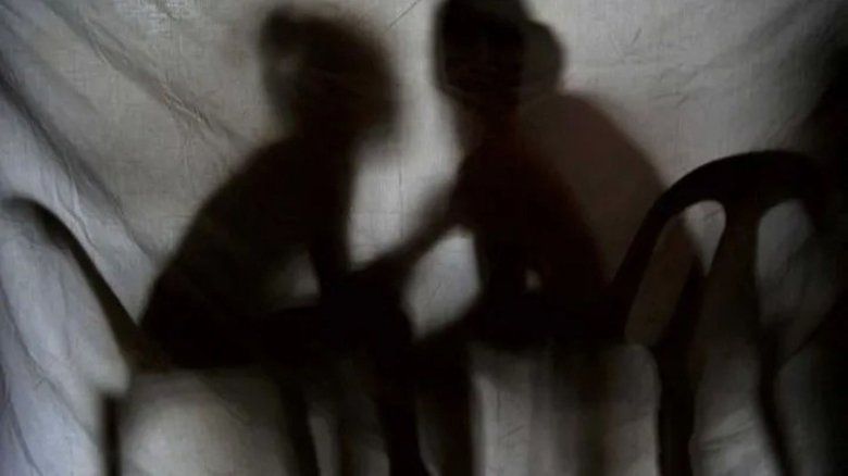 Viral Video Pasangan Remaja di Jember Digerebek Warga Saat Kencan Mesum di Semak-semak