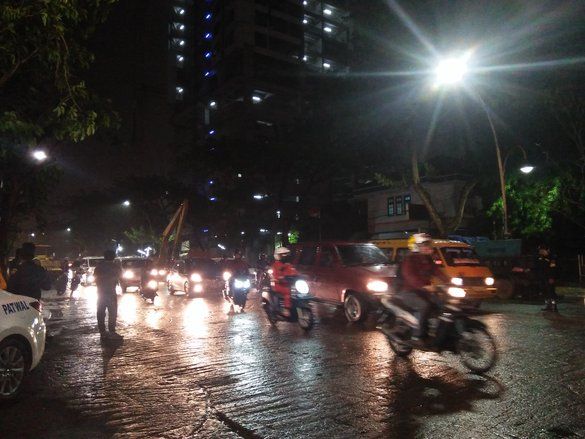 Jalan Raya Gubeng Kembali Dibuka