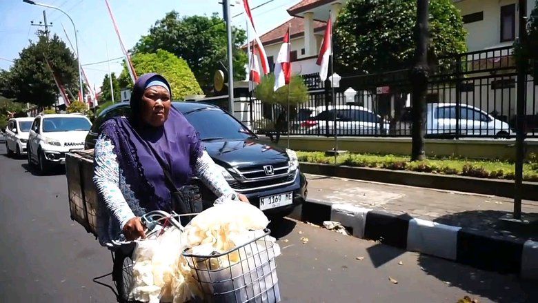 Bansos Janda Penjual Kerupuk di Probolinggo Tak Cair Gegara Desil Naik