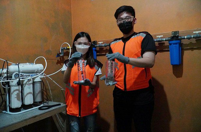 Hasil Penelitian Alat Pemurnian Air Payau Karya Dosen Petra Dipasang di Rumah Warga Pesisir Sidoarjo