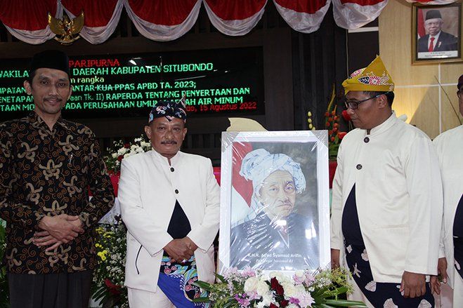 Harjakasi ke-204, Pemkab Situbondo Luncurkan Foto Pahlawan Nasional KHR. As’ad Syamsul Arifin