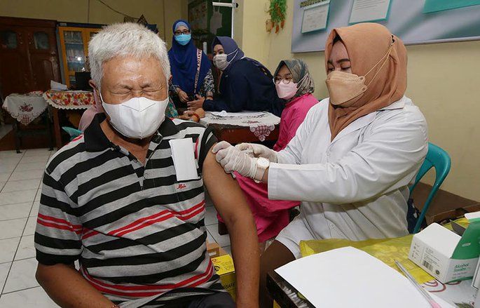 Wali Kota Eri Cahyadi Minta Camat dan Lurah Sediakan Vaksin Booster di Balai RW