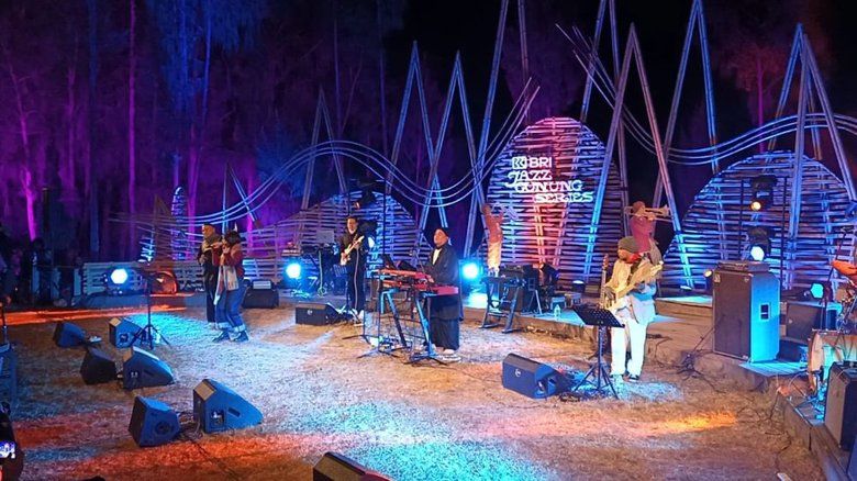 Jazz Hip Hop Hangatkan Lereng Bromo di Tengah Suhu 12 Derajat Celsius