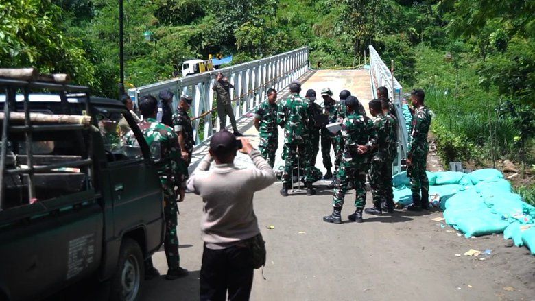 Akses Wisata Madakaripura Kembali Dibuka Usai Jembatan Darurat Rampung