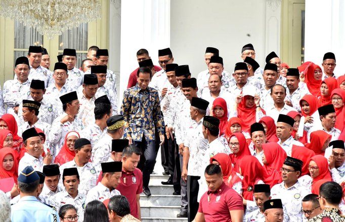 Keluh Kesah Guru Swasta saat Bertemu Jokowi