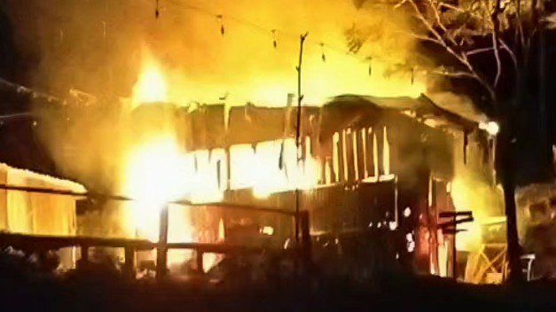 Sebuah Kafe di Kawasan Wisata Pacet Mojokerto Terbakar